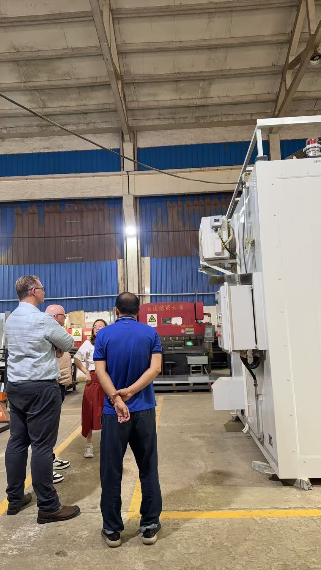 Blog perusahaan terbaru tentang Russian Client Visits Wuxi SUPER Factory to Inspect Hazardous Materials Safety Cabinets — Initial Cooperation Established