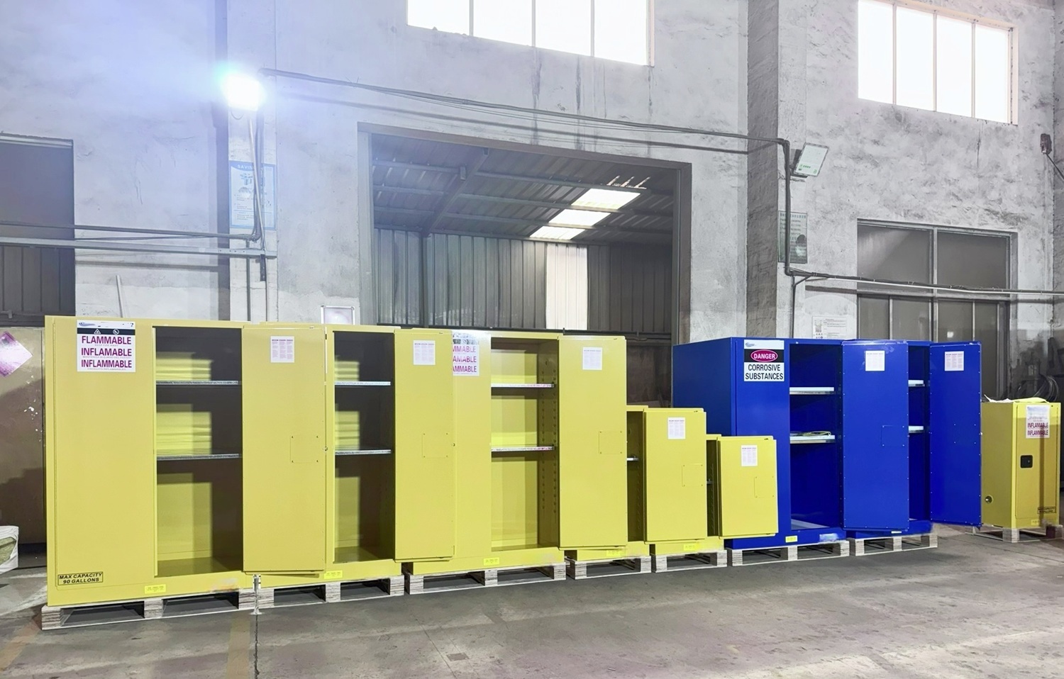 Blog perusahaan terbaru tentang Bulk Production of Industrial Chemical Storage Cabinets Completed with Container Shipment Ready